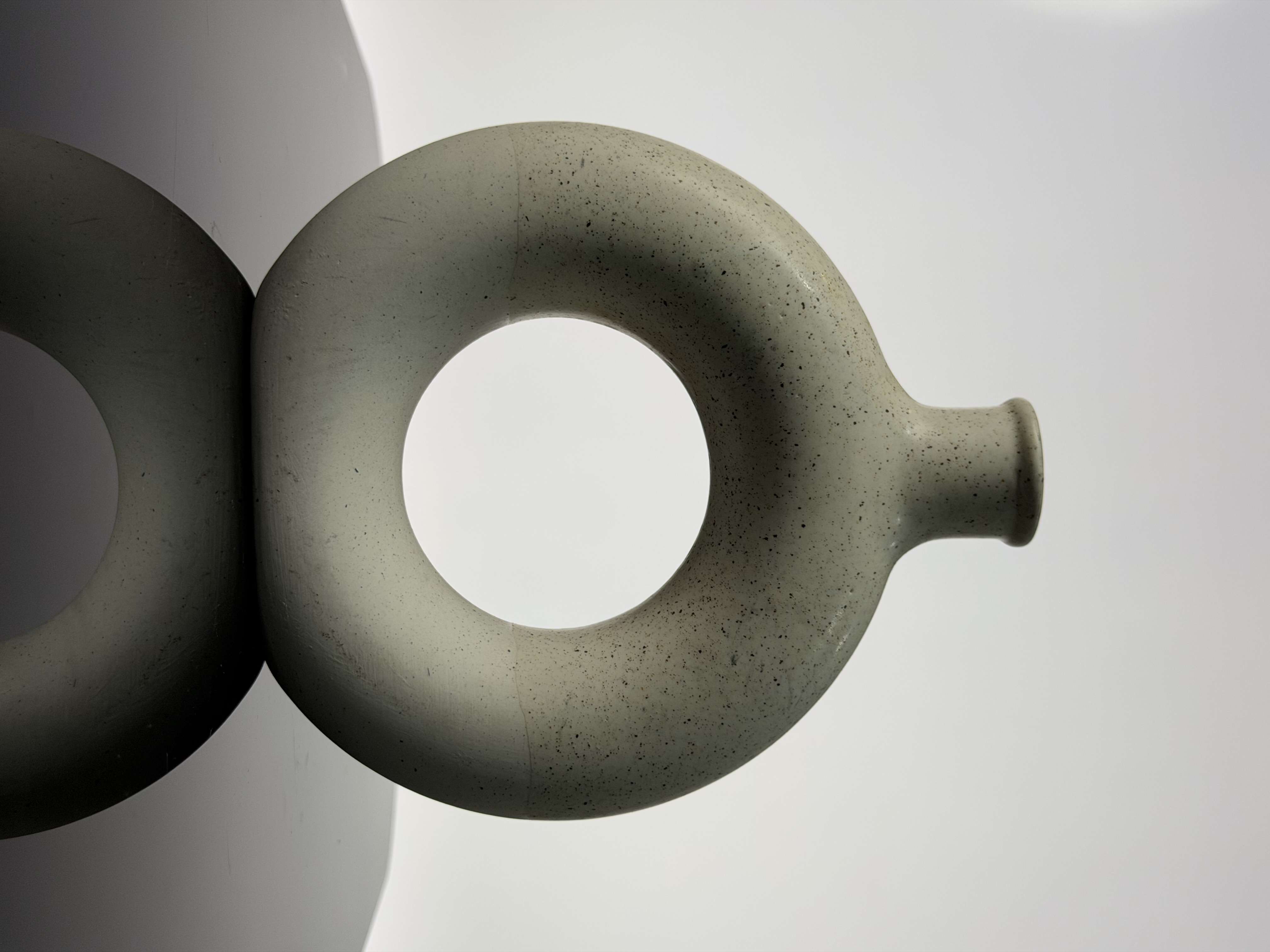 The Loop — Circular Speckled Vase Set